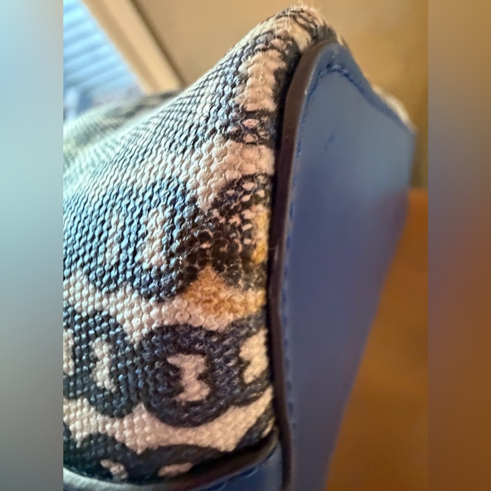 Tory Burch Gemini Link Blue and White Patterned Tote- comes with long strap - Picture 11 of 16